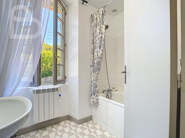 Puy-l'Évêque (46700) Une Maison Alliant Élégance et Raffinement