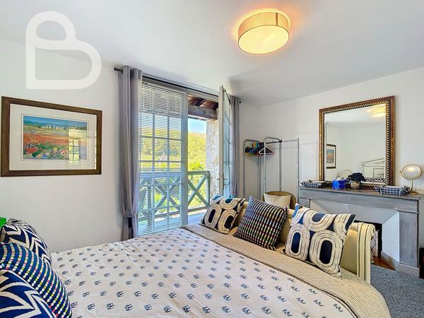 Puy-l'Évêque (46700) Une Maison Alliant Élégance et Raffinement