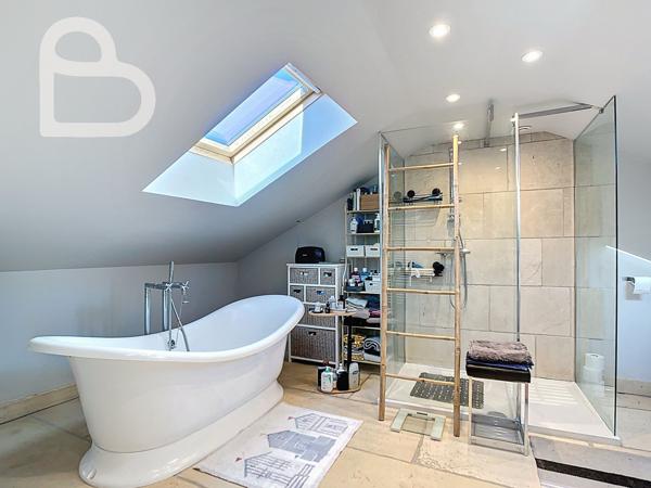 Puy-l'Évêque (46700) Une Maison Alliant Élégance et Raffinement