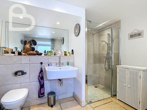 Puy-l'Évêque (46700) Une Maison Alliant Élégance et Raffinement