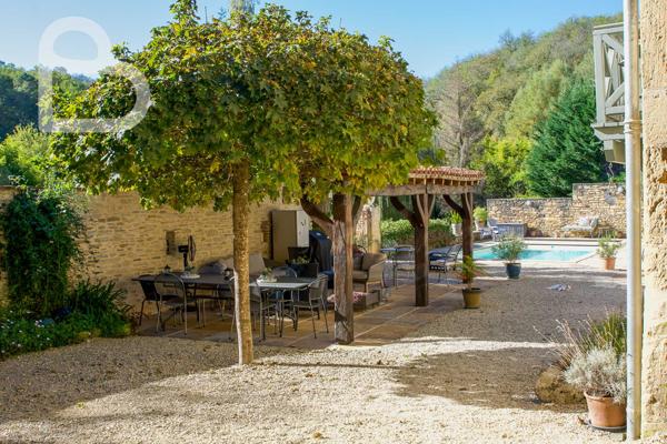 Puy-l'Évêque (46700) Une Maison Alliant Élégance et Raffinement