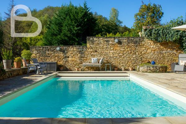 Puy-l'Évêque (46700) Une Maison Alliant Élégance et Raffinement