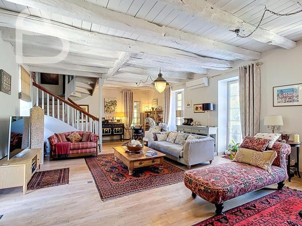 Puy-l'Évêque (46700) Une Maison Alliant Élégance et Raffinement