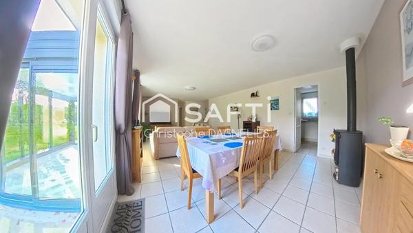 Maison familiale avec jardin paysager - 3 chambres, bureau, garage et véranda.