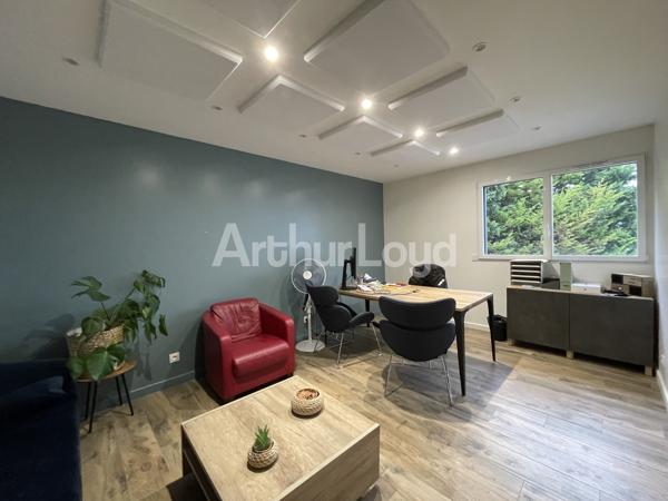 Immeuble de bureaux à louer à Liévin avec stockage et parking privatif