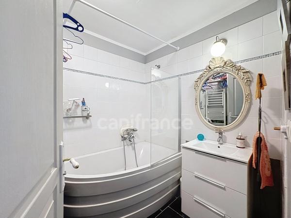 Maison de 100 m² avec garage et jardin – Quartier calme à Beauvoisin