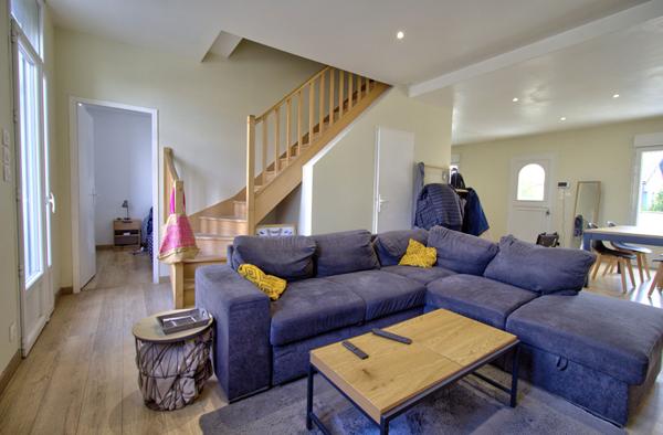 AGEN - Immeuble de rapport entièrement rénové composé de 2 appartements avec garage et terrasses et jardin