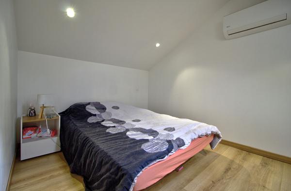 AGEN - Immeuble de rapport entièrement rénové composé de 2 appartements avec garage et terrasses et jardin