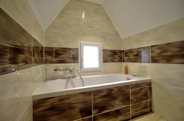 AGEN - Immeuble de rapport entièrement rénové composé de 2 appartements avec garage et terrasses et jardin