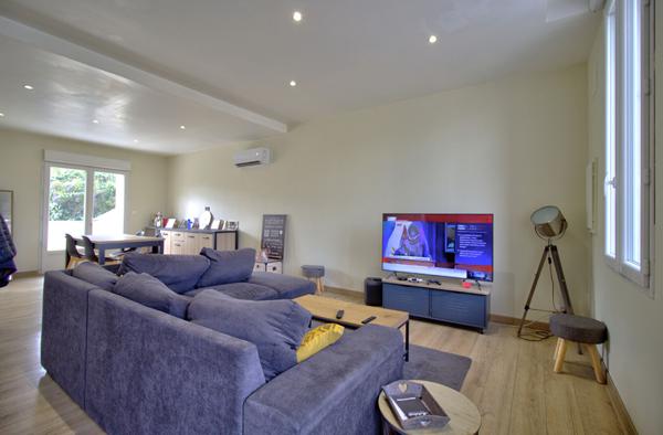 AGEN - Immeuble de rapport entièrement rénové composé de 2 appartements avec garage et terrasses et jardin