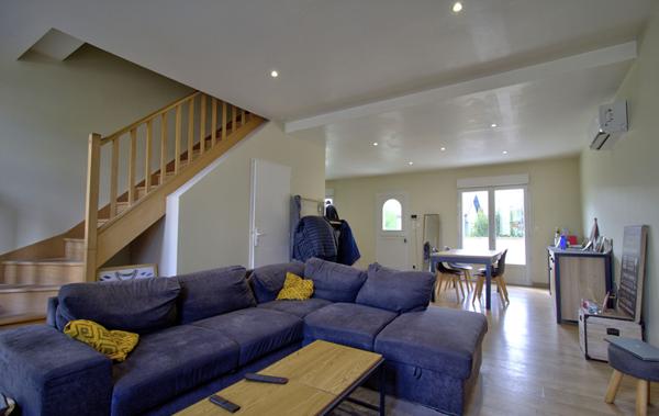 AGEN - Immeuble de rapport entièrement rénové composé de 2 appartements avec garage et terrasses et jardin