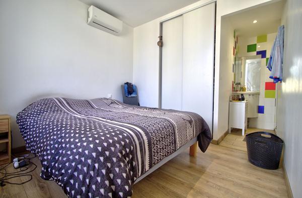 AGEN - Immeuble de rapport entièrement rénové composé de 2 appartements avec garage et terrasses et jardin