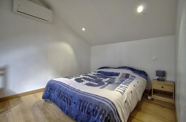 AGEN - Immeuble de rapport entièrement rénové composé de 2 appartements avec garage et terrasses et jardin