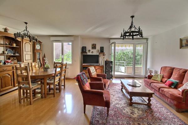 Appartement Massy 5 pièce(s) 98,95 m2 avec balcon de 11.35 m² deux emplacements pour véhicules dont un box