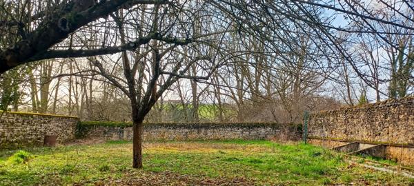 Charolles centre, secteur classé, terrain de 640 m², libre à la constrcution, hors lotissement