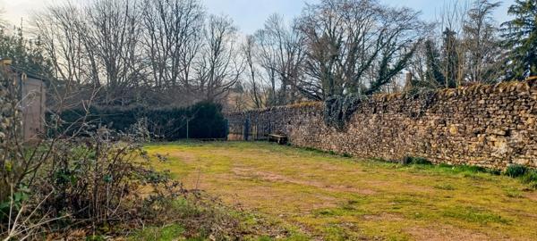 Charolles centre, secteur classé, terrain de 640 m², libre à la constrcution, hors lotissement