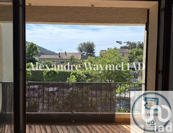 Appartement 4 pièces de 80 m² à Carqueiranne (83320)