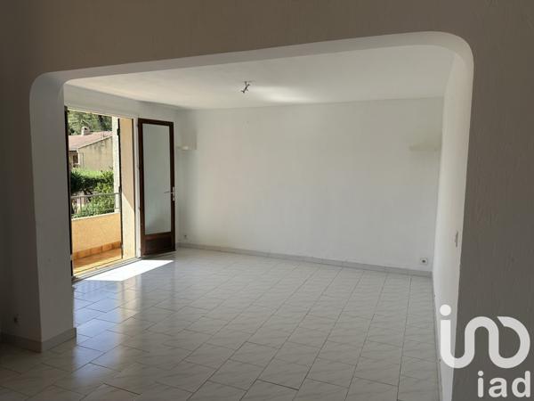 Appartement 4 pièces de 80 m² à Carqueiranne (83320)