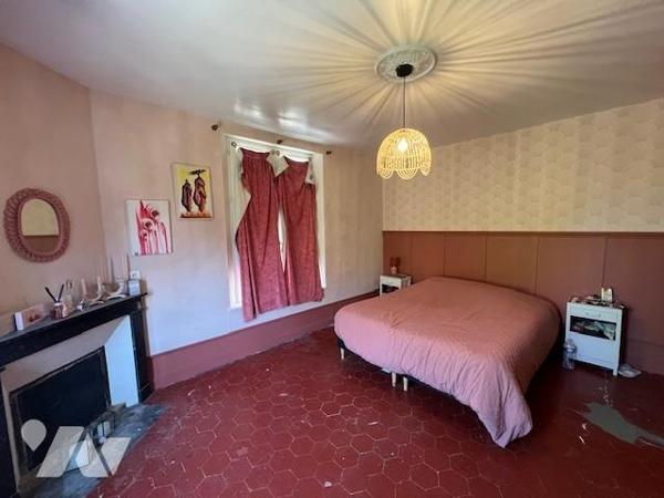 ORBEC RARE A LA VENTE JOLIE MAISON DE CENTRE VILLE AVEC JARDIN ET COMMERCES A PIED