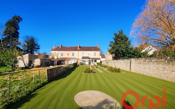 Maison à vendre    5 pièces •  Saint-Amand-Montrond