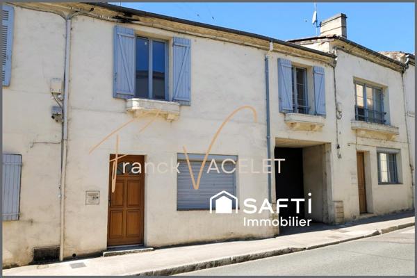 Maison en pierre rénovée avec terrasse au cœur de ville