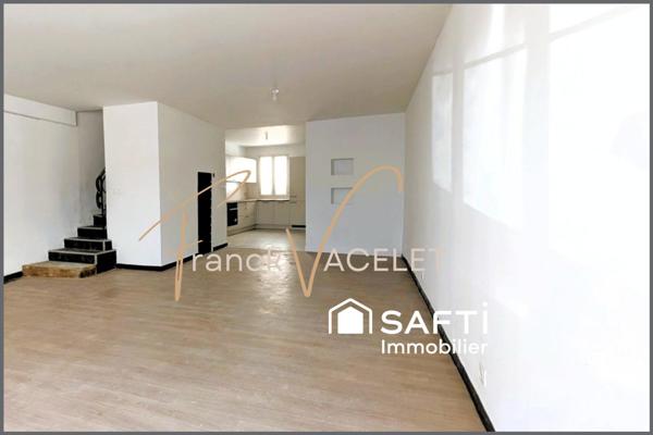 Maison en pierre rénovée avec terrasse au cœur de ville