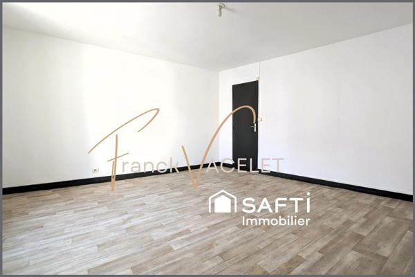 Maison en pierre rénovée avec terrasse au cœur de ville