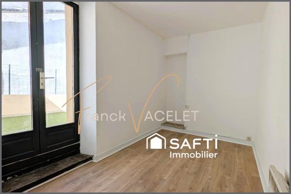 Maison en pierre rénovée avec terrasse au cœur de ville