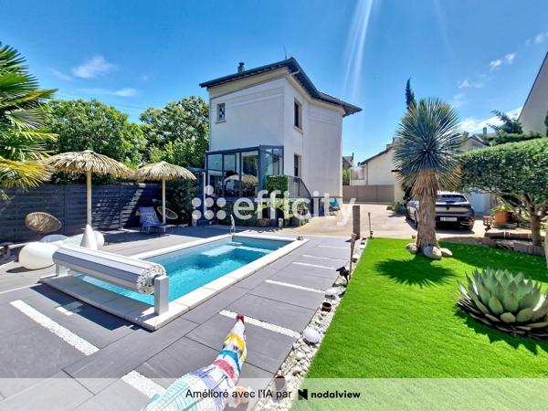 Maison
         5 pièces
        - 120 m² Bien prestige 799 000 € *