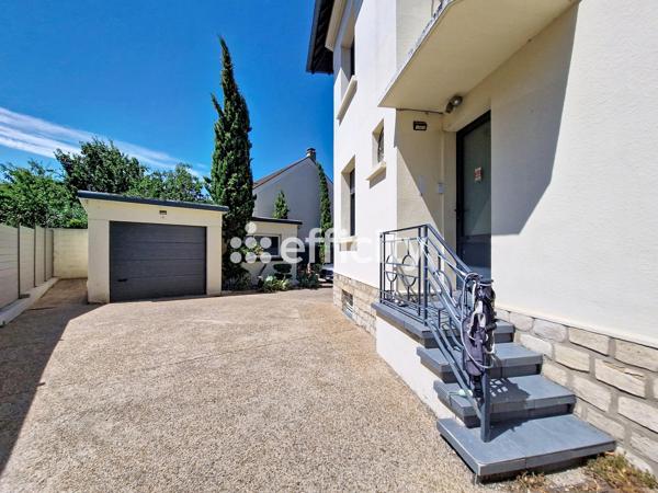 Maison
         5 pièces
        - 120 m² Bien prestige 799 000 € *