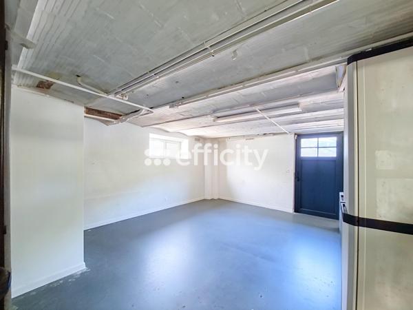 Maison
         5 pièces
        - 120 m² Bien prestige 799 000 € *