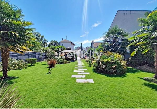 Maison
         5 pièces
        - 120 m² Bien prestige 799 000 € *