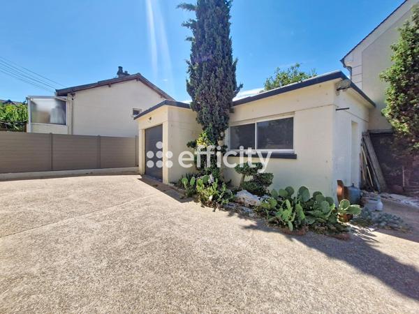 Maison
         5 pièces
        - 120 m² Bien prestige 799 000 € *