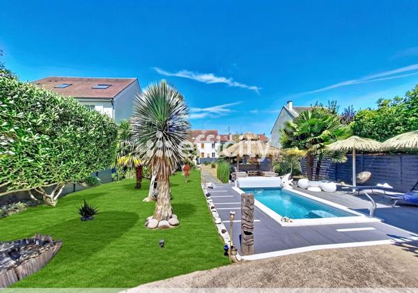 Maison
         5 pièces
        - 120 m² Bien prestige 799 000 € *