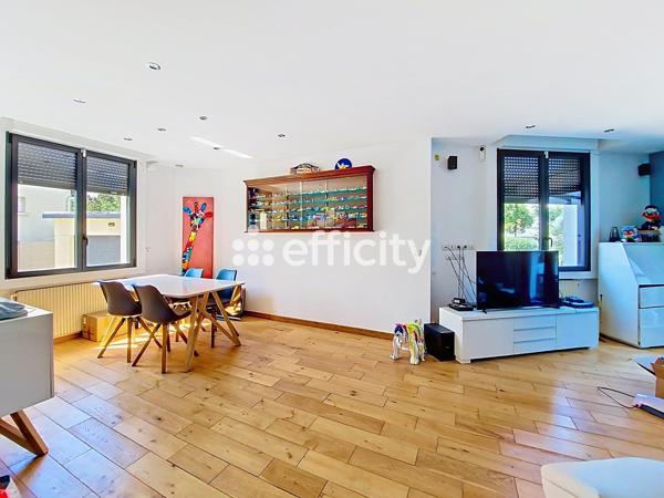 Maison
         5 pièces
        - 120 m² Bien prestige 799 000 € *