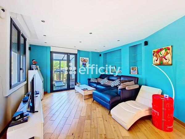 Maison
         5 pièces
        - 120 m² Bien prestige 799 000 € *