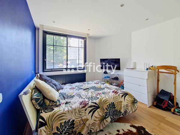 Maison
         5 pièces
        - 120 m² Bien prestige 799 000 € *
