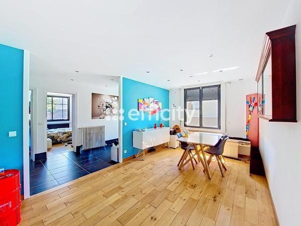 Maison
         5 pièces
        - 120 m² Bien prestige 799 000 € *