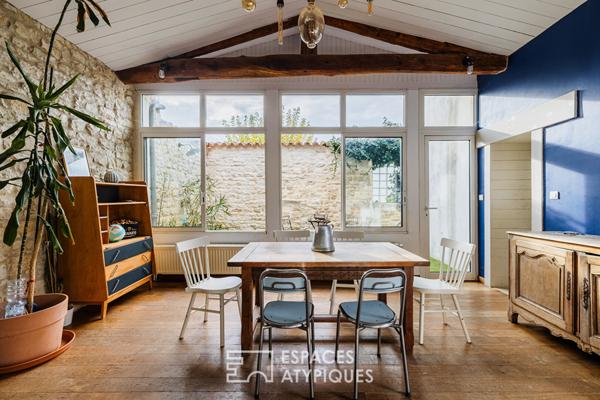 L’âme de la vieille pierre pour cette demeure rénovée à l’abri des regards