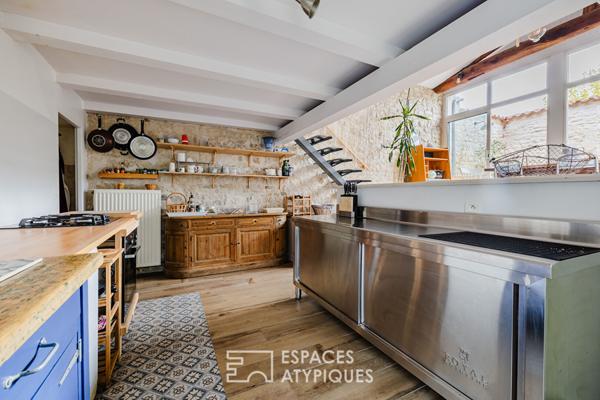 L’âme de la vieille pierre pour cette demeure rénovée à l’abri des regards