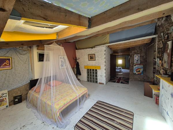 La Crau ? Maison de ville en pierres avec jardin intime et grand garage