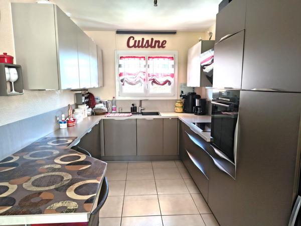 À vendre - Villa, 5 pièces située à Saint-Cyprien (66750)