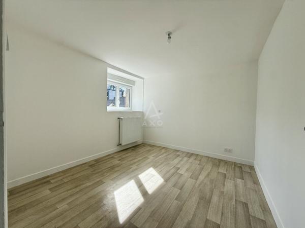 Appartement T3 renové de 48,61 m2 situé au RDC, proche des commerces, transports, lycée Notre Dame du Marais à Fougéres