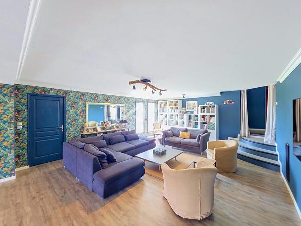 Villa 388 m², 2,3 hectares de terrain avec un panorama qui ne connaît aucune limite.