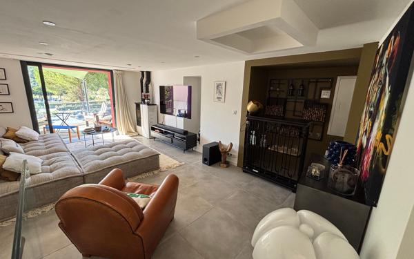 Maison à vendre    3 pièces •  Signes