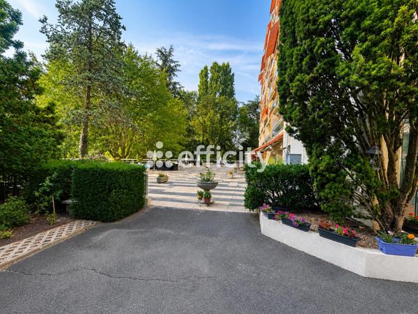 Appartement
         1 pièce
        - 29 m² 70 000 € *