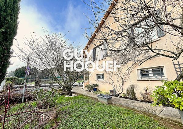 Maison de Caractère 3 Chs + Bureau, Salle de Jeux, Dépendances et Terrain de 735 m² - 71000 FLACE LES MACON