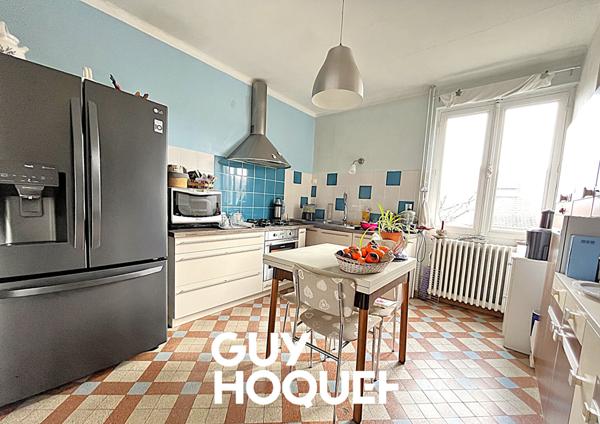 Maison de Caractère 3 Chs + Bureau, Salle de Jeux, Dépendances et Terrain de 735 m² - 71000 FLACE LES MACON