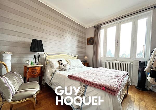 Maison de Caractère 3 Chs + Bureau, Salle de Jeux, Dépendances et Terrain de 735 m² - 71000 FLACE LES MACON