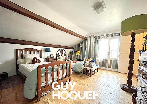 Maison de Caractère 3 Chs + Bureau, Salle de Jeux, Dépendances et Terrain de 735 m² - 71000 FLACE LES MACON